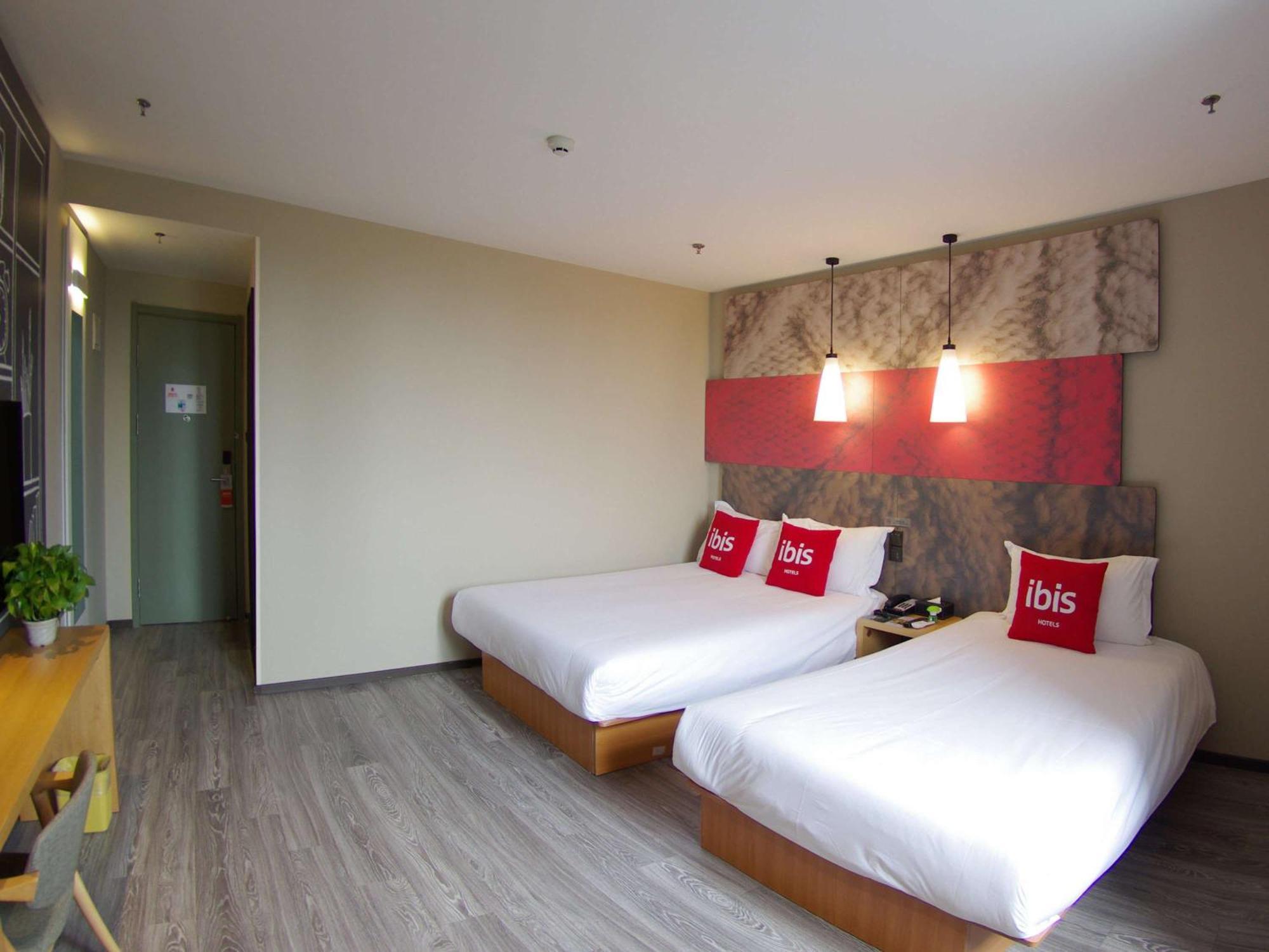 IBIS BEIJING TIANTANDONGMEN METRO STATION HOTEL ПЕКИН 3* (Китай) - от 5418  RUB | NOCHI